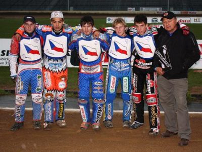 Matěj Kůs s&nbsp;týmem, Pardubice, 2009