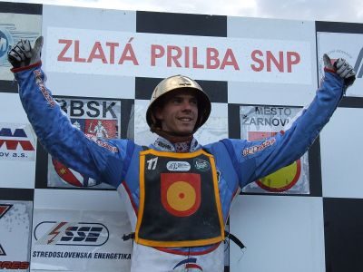 Matěj Kůs na stupních vítězů, Zlatá přilba SNP, 2010