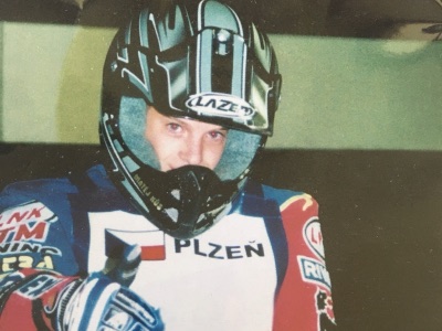 Matěj Kůs v&nbsp;helmě na motorce, první sezona 2004